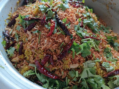 ข้าวมันไก่เจ้าอ้วน กำแพงเพชร เสิร์ฟข้าวหมก-ข้าวซอย เครื่องแน่นทุกเมนูในราคา 50 บาท