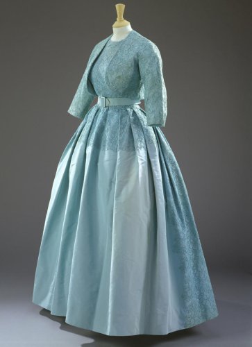 New exhibit showcases Queen Elizabeth II&rsquo;s life in style