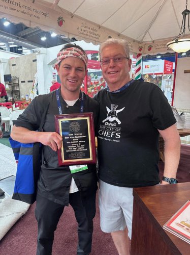 Macomb County chef's pizza scores big at expo &ndash; with pickled peaches