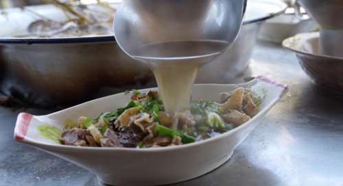 ตำนานต้มพุงวัวตลาดเพียร (เจ้าเก่า) ของดีเมืองพัทลุง ตุ๋นเตาถ่านสุดเปื่อย สืบทอดความอร่อยกว่า 50 ปี