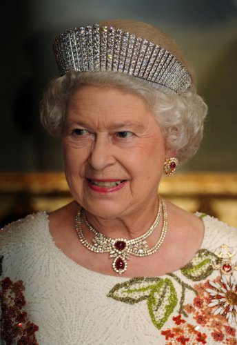 Queen Camilla wears Queen Elizabeth's Cartier brooch in Washington