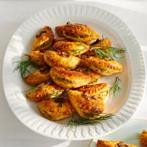Ingredients, Method, Can I freeze the mini chicken pies?, More mini pies, Mini chicken and leek pies