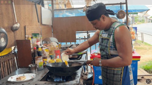 จากครัวโรงแรมหรูสู่เพิงริมทาง ร้านเชฟแมว เสิร์ฟอาหารระดับ 5 ดาว เริ่มต้นแค่ 40 บาท ที่ร้อยเอ็ด