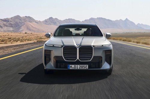 BMW 7 Series gets Neue Klasse upgrade. New i7 now offers over 700km range and 250kW DC fast charging