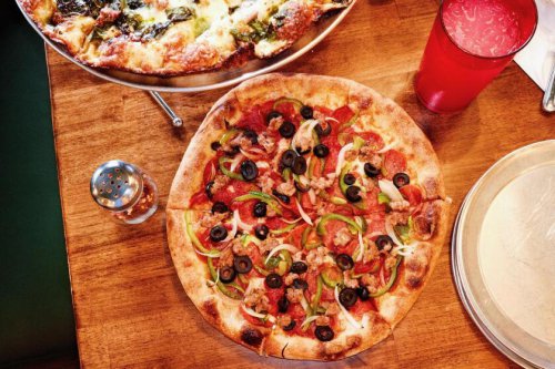 Long Beach's hottest new restaurant is an old-school pizza tavern