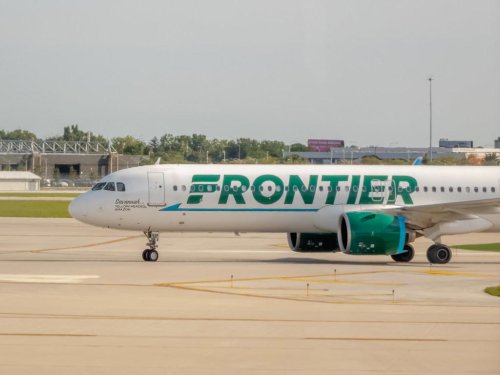 Woman denied moving seat on flight&mdash;no one ready for 'felony' she commits