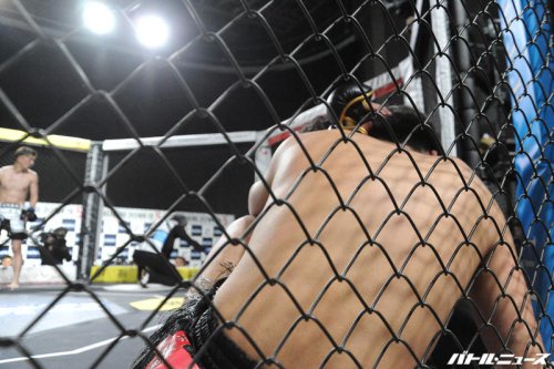 喧嘩自慢が後頭部を殴り試合中断! RIZINファイターが気合で戦い抜きBreakingDownフライ級次期挑戦者へ