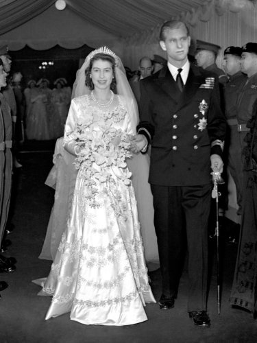 1. 1947 wedding gown, 2. 1953 coronation gown, 3. 1960 blue bolero and dress for Princess Margaret&rsquo;s wedding, 4. 1975 &ldquo;cherry blossom&rdquo; dress, 5. 1992 annus horribilis, 6. 2012 Olympic cameo, 7. 2020 Pandemic message, 8. 2022 Platinum Jubilee, Eight of Queen Elizabeth&rsquo;s most famous outfits ahead of 100th birthday