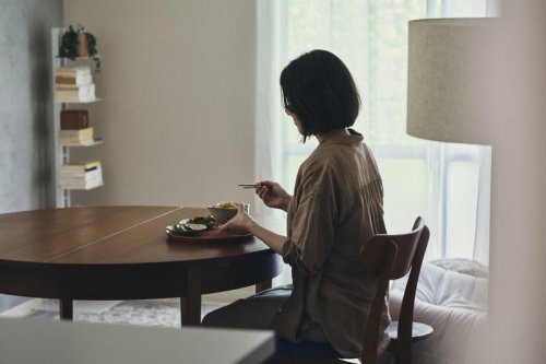 40歳目前で「キャリアチェンジ」を決意, 習慣1：不安やモヤモヤを「紙に書き出す」, 習慣2：「暮らしのABC」を大切にする, 2つの小さな習慣が、毎日を前向きにする, 40代ひとり暮らし、「40歳退職」の不安を乗り越えた小さな習慣2つ。毎日を前向きに変えるきっかけに