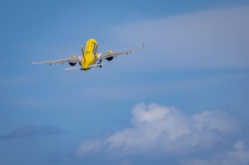 Spirit Airlines prepares to shut down as rescue deal falls apart