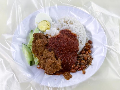 Show some love to Nasi Lemak Pak Din, a neighbourhood favourite in PJ Section 17