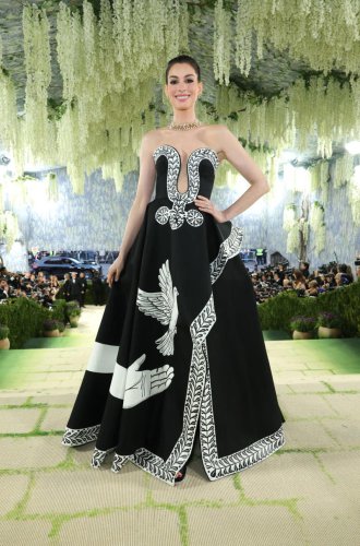 Anne Hathaway&rsquo;s Met Gala gown has a poetic hidden meaning