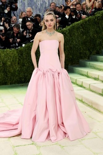 On Met Gala Monday, Amanda Seyfried wears pink