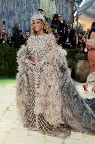 Beyonc&eacute; posing with her family was the best moment of the Met Gala red carpet