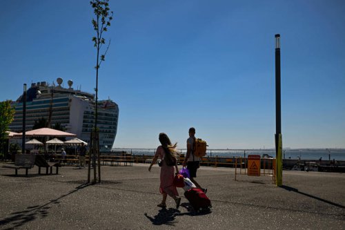 You can carry bags onto a cruise, but may not want to. Here's why