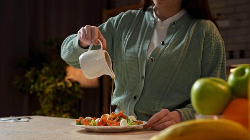 食事と睡眠の関係, 避けたい意外な食べ物5選, 食事と合わせて行いたいこと, まとめ, 「夜に食べると疲れが抜けない&hellip;」避けたい意外な食べ物5選｜管理栄養士が解説