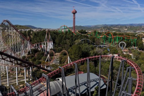 Six Flags Magic Mountain closes entire area of California park