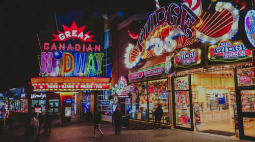 Canada's 'mini Las Vegas' is an affordable, walkable zone near Niagara Falls with casinos and carnival vibes