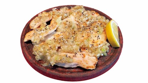節約食材とは思えないウマさ。ゴマ油香る、笠原将弘さんの「鶏胸肉のタン塩風」レシピ