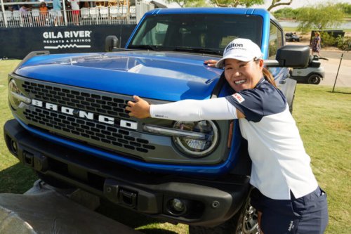 女子プロ、1000万円超えの車をゲットで大興奮? 「緑がほしいです!」