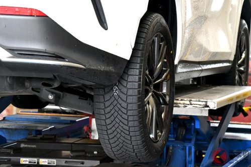 愛車のタイヤが替え時なので、オールシーズンにしてみた！, ◆今履いているタイヤ&hellip;そしてオールシーズンタイヤのイメージは？, ◆そもそもシンクロウェザーとは？, 装着完了！ 走り出してすぐに分かった驚きの第一印象は？, 愛車のタイヤ交換どうする? 梅雨前に「オールシーズン」に変えてみた! 履いたのはシンクロウェザー、第一印象は?