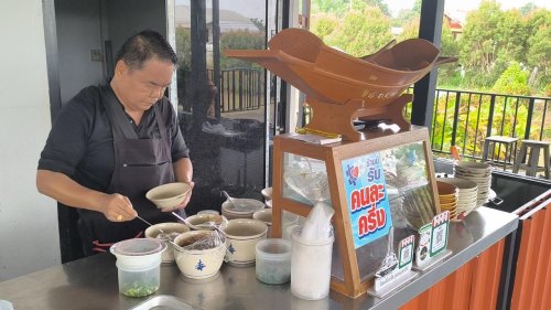 ซู้ดเพลิน สบายกระเป๋า ก๋วยเตี๋ยวเรือกู๊ดวิว พิษณุโลก สูตรอนุสาวรีย์ฯ ราคาเริ่มต้นเพียง 15 บาท