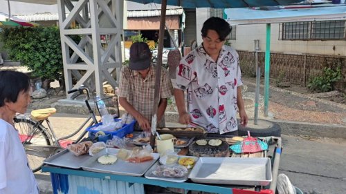 ตำนาน 45 ปี ปลาริวกิวปิ้ง ตลาดศาลเจ้าโรงทอง อาหารว่างโบราณของอร่อยคู่เมืองอ่างทอง