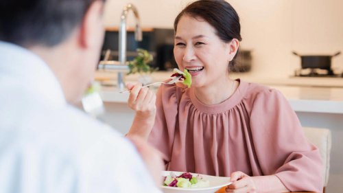 「塩分は悪」と思い込んでいませんか？, 塩分は「体を動かすため」に必要, 極端な減塩で起きる「低ナトリウム血症」, 「最近ぼーっとする」の背景に塩不足, ケース①「味噌汁の味がしない」80代女性, ケース②「健康意識が高すぎた」70代男性, 脳は「血流低下」に弱い, 「健康のため」が逆効果になる怖さ, 減塩は「ほどほど」が大事, 医師として感じること, 本当に大事なのは「続けられる食事」, 極端な「減塩」が認知症を招く? 血流低下が脳機能を奪う、良かれと思った習慣が引き起こす皮肉