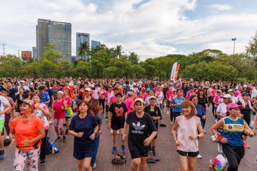 กทม.-ไทยรัฐ ปลุกจตุจักรคึกคัก คนดัง-ปชช. 1,500 คนแห่เต้นมักม่วนหน้าฮ้าน เตรียมจัดต่อ 3 สัปดาห์