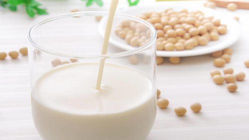 豆乳が腸にうれしい3つの理由, お酢が腸を動かすしくみ, なぜ豆乳に酢を入れると固まるのか, レシピ"飲む豆腐"の作り方, 栄養価の目安（1杯あたり）, まとめ, 豆乳に酢を少し垂らすだけ。腸が動き出す飲み方｜管理栄養士が解説