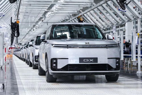 XPeng Robotaxi uses pure vision system, no LiDAR or HD maps, XPeng plans pilot Robotaxi operations later this year, XPeng Robotaxi offers privacy glass and comfort gravity seats, XPeng GX specs and performance, XPeng&rsquo;s first mass-produced robotaxi rolls off production line, targets driverless operations by 2027