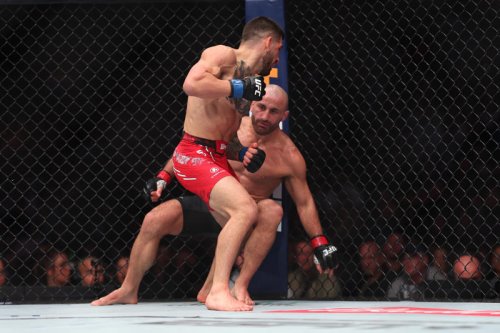 Charles Oliveira makes weight after UFC 317 concern from Alexander Volkanovski
