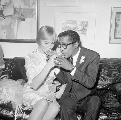 Truly mesmerizing vintage photos of celebrity weddings from the 1960s