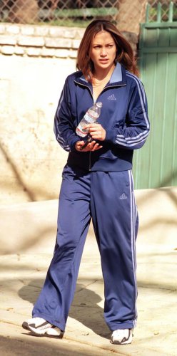 Top 14+ of Jennifer Lopez&rsquo;s best athleisure looks