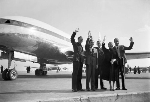Vintage photos show how flying first class has changed over the past 70 years