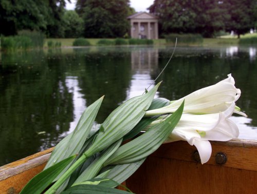 Famous people and their final resting places