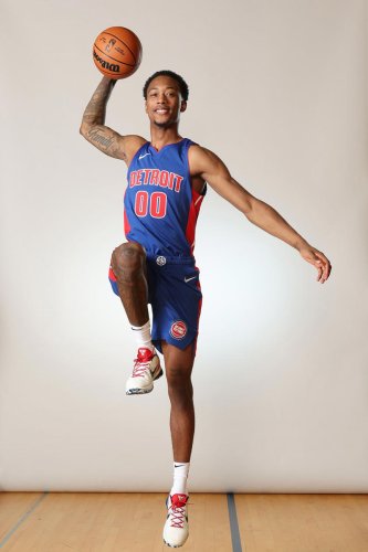Ron Holland shows off outside shot as Detroit Pistons blow out Knicks in Summer League