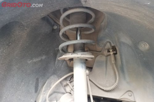 tips beli mobil bekas, sokbreker, sokbreker mobil bekas, tips mengecek mobil bekas, Terasa Saat Dites Jalan, Ini Ciri Sokbreker Mobil Bekas Sudah Lemah