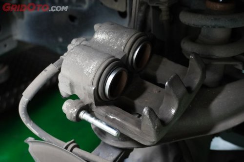 Ini yang Akan Terjadi Kalau Kaliper Rem Mobil Jarang Dibersihkan!