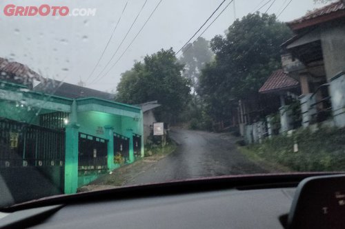 Cek Komponen Ini Jika Bau Sangit Muncul Ketika Mobil Manual Menanjak!