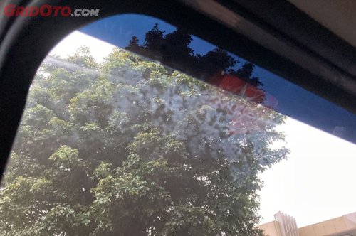kaca mobil, kaca mobil kusam, kaca mobil baret, kaca mobil berjamur, kaca mobil buram saat hujan, Sering Disepelekan, Kebiasaan Ini yang Bikin Kaca Mobil Berjamur!
