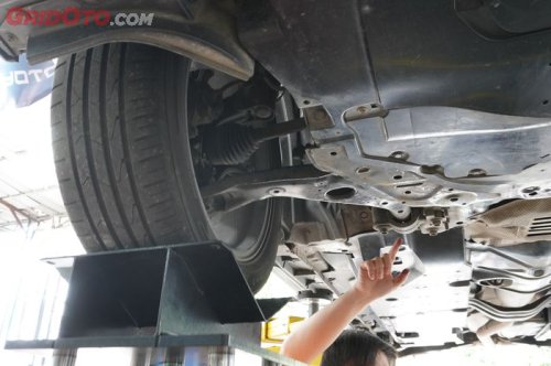 Ini Beberapa Penyebab Kaki-Kaki Mobil Bekas Bunyi Saat Jalan