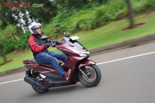 Honda PCX 160 RoadSync Sabet Gelar Rookie of The Year di OTOMOTIF Award 2025, Ini Sebabnya