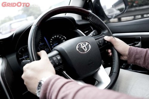 Mau Kursus Mengemudi Mobil Langsung Mahir, Harganya Cuma Segini