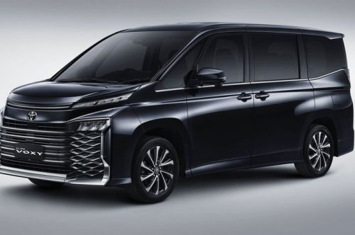 toyota voxy, toyota alphard, voxy, high mpv, Toyota Alphard Kemahalan? Coba Cek Voxy, Harganya Cuma Segini