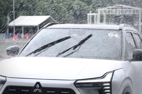 Hati-hati Kaca Mobil Buram Saat Hujan Deras, Treatment Ini Wajib Dilakukan