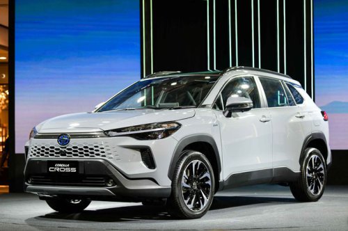 mobil baru, mobil listrik, mobil hybrid, Jap Ernando Demily, Toyota Gencar Kampanye Hybrid, Tangkis Gencarnya Serbuan Mobil Listrik?