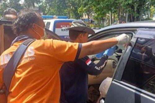 Misteri Innova Parkir di Pinggir Jalan Surabaya Terkuak, Warga Kaget Saat Kaca Diketok