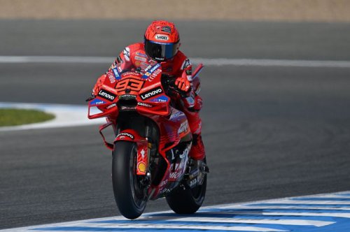 MotoGP, bonus, Marc Marquez, Ducati, gaji Marc Marquez, Bagnaia Meringis, Mantap Juga Bonus Ducati ke Marc Marquez di Empat Seri MotoGP 2025