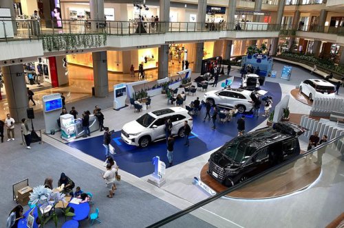 pt toyota-astra motor, hybrid electric vehicle, Toyota Kijang Innova Zenix, Jap Ernando Demily, Toyota Space, Mau Beli Mobil Hybrid, Main ke Toyota Space Banyak Promo Menarik